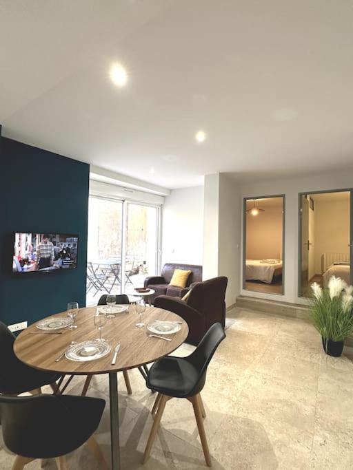 Appartement Centre Ville - Parking Prive - Wifi Nimes Ngoại thất bức ảnh
