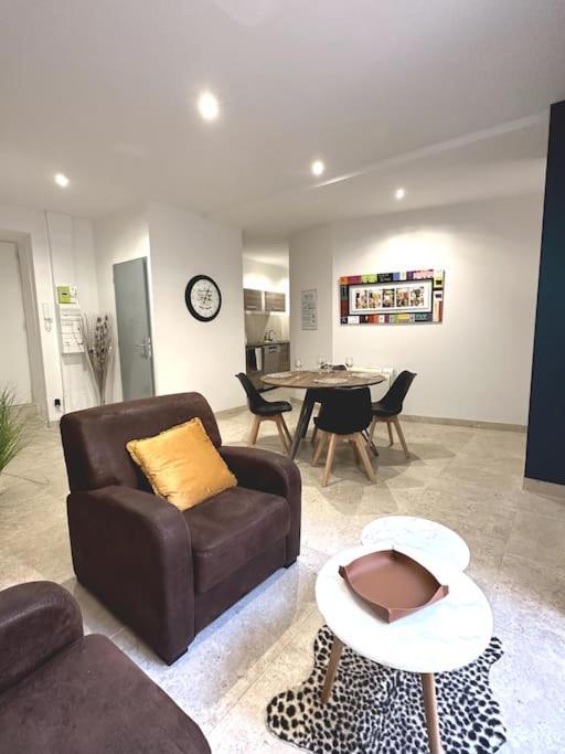 Appartement Centre Ville - Parking Prive - Wifi Nimes Ngoại thất bức ảnh